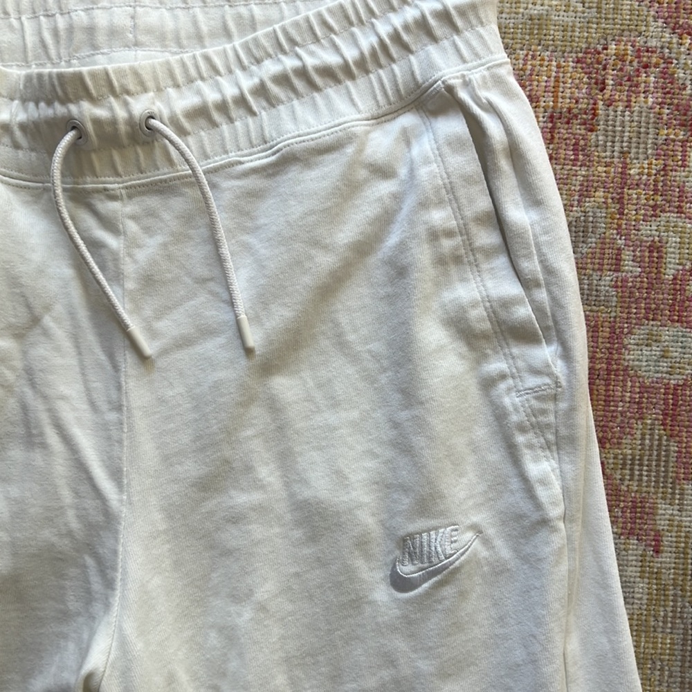 Nike White Cropped Sweatpants - Picture 3 of 8